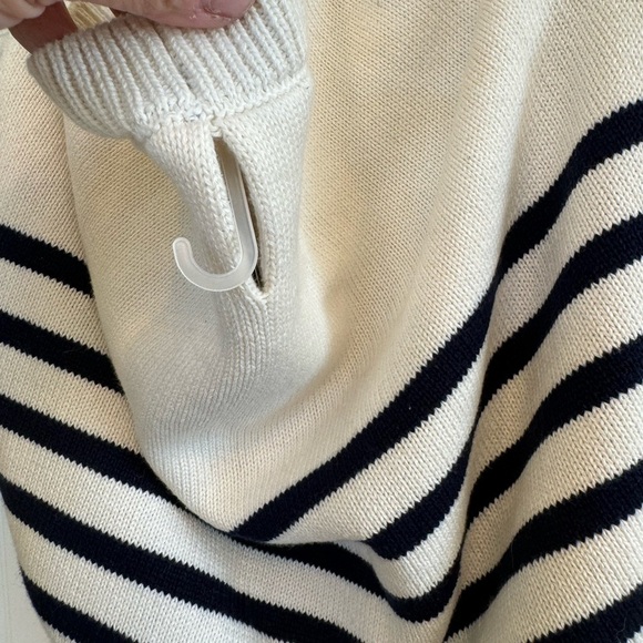 NWT, GAP Dog Sweater, Cream/Navy Blue, Size Large - Picture 4 of 6